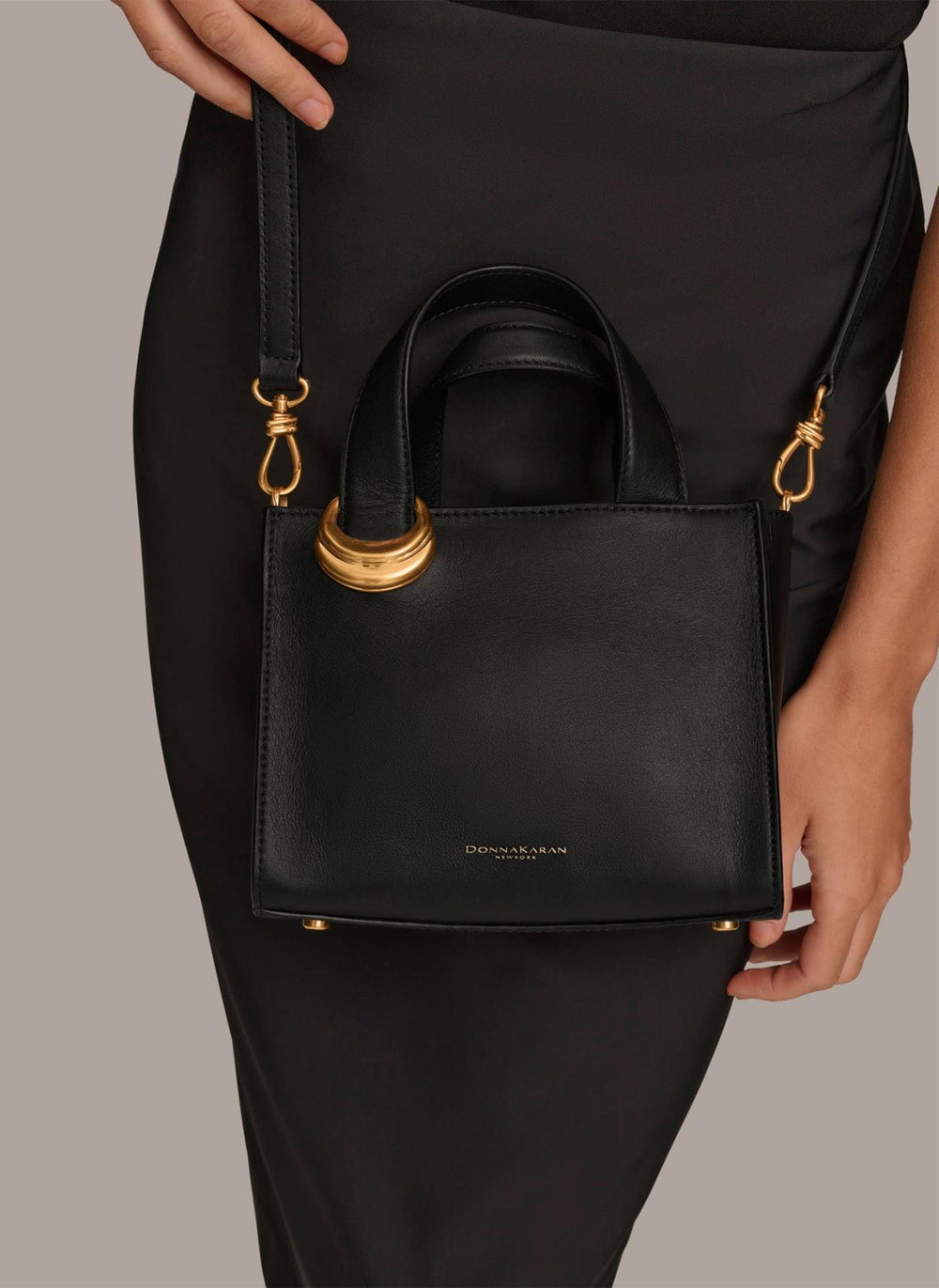 Donna Karan Crossbody Bags And Satchels | Women HEWLETT CROSSBODY Black/gold